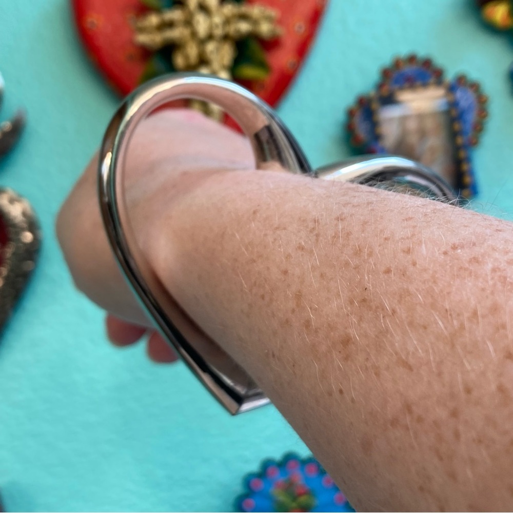 Heart Shape Bracelet - Picture 10 of 11